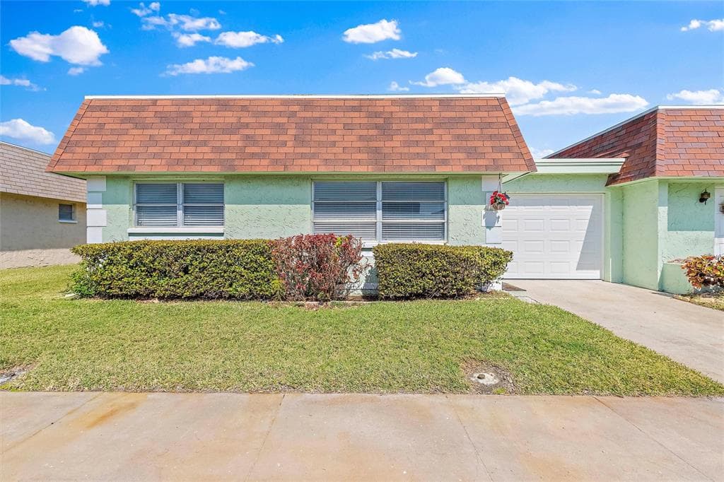 7027 VERSAILLES N UNIT 15 PINELLAS PARK, FL 33781