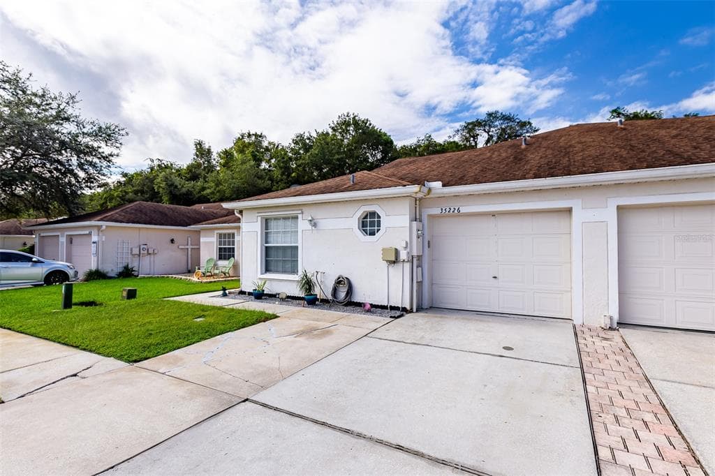 35226 WHISPERING PINES DRIVE ZEPHYRHILLS, FL 33541