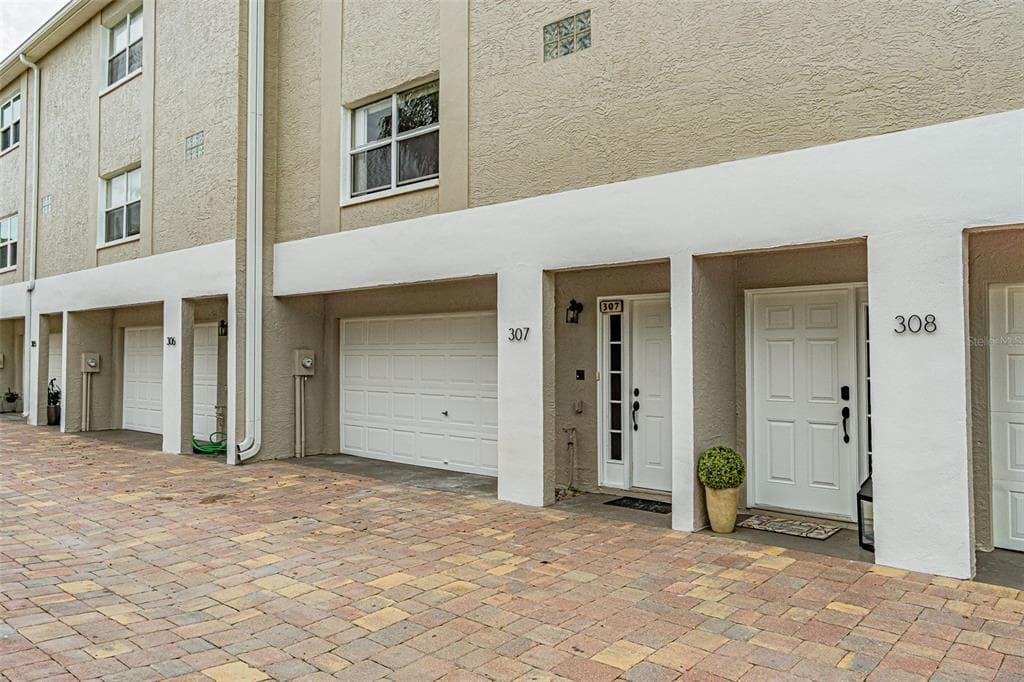 1117 PINELLAS BAYWAY S UNIT 307 TIERRA VERDE, FL 33715