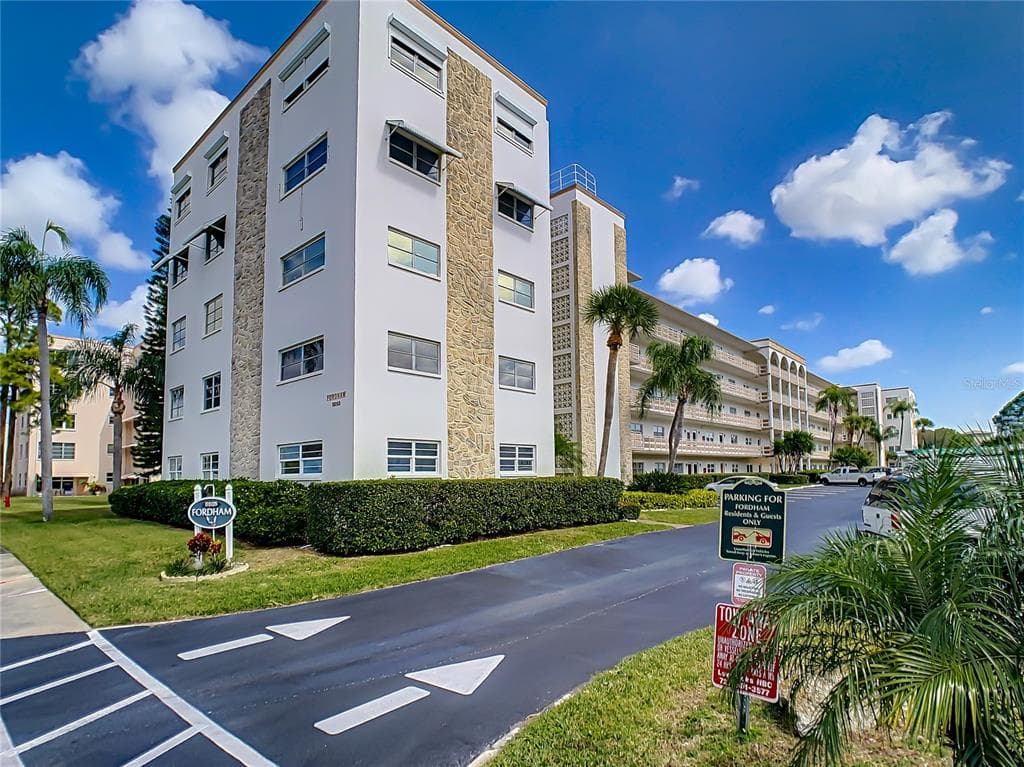 5603 80TH STREET N UNIT 401 ST PETE, FL 33709