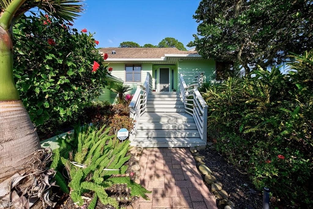 1010 OSPREY COURT TARPON SPRINGS, FL 34689