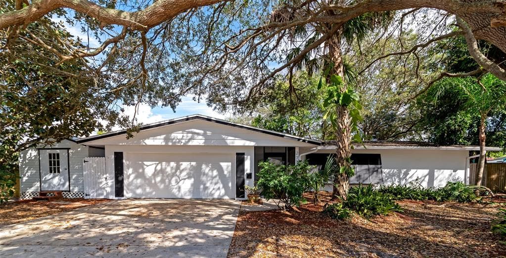 2728 RIDGE AVENUE SARASOTA, FL 34235