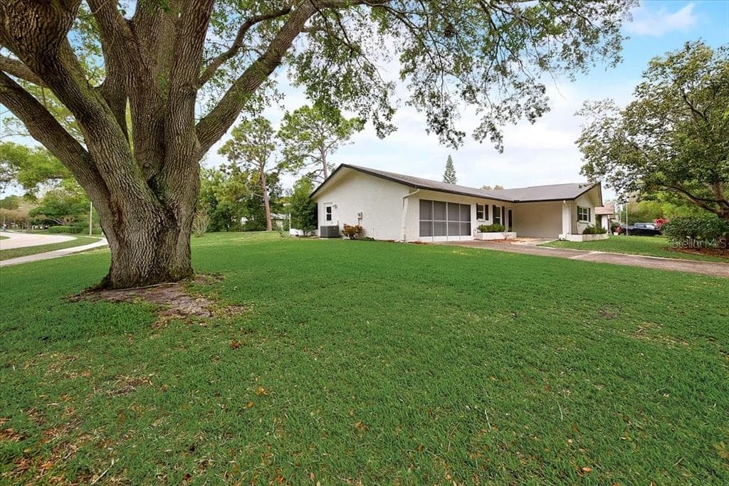 2080 MALCOLM DRIVE PALM HARBOR, FL 34684