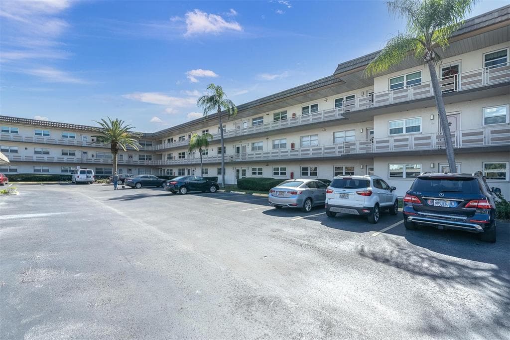 5750 80TH STREET N UNIT C305 ST PETERSBURG, FL 33709