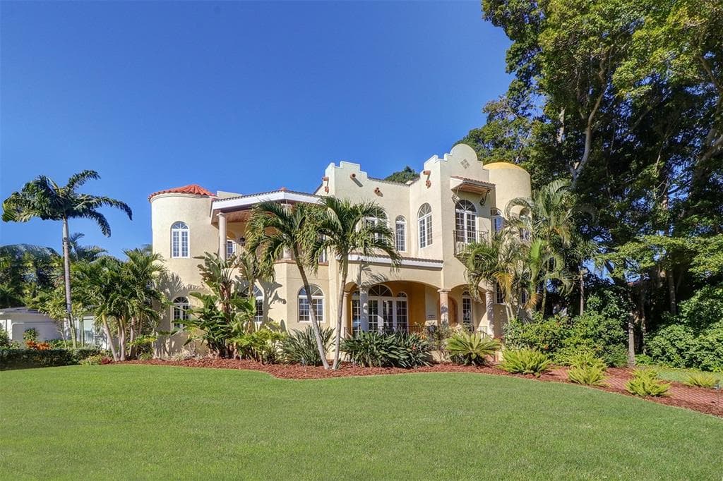 315 23RD AVENUE NE ST PETERSBURG, FL 33704