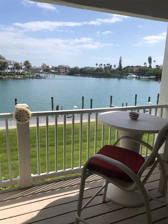 12350 CAPRI CIRCLE N UNIT 204 TREASURE ISLAND, FL 33706