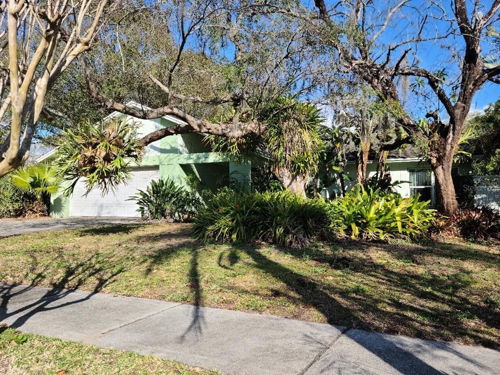 13833 CHERRY CREEK DRIVE TAMPA, FL 33618