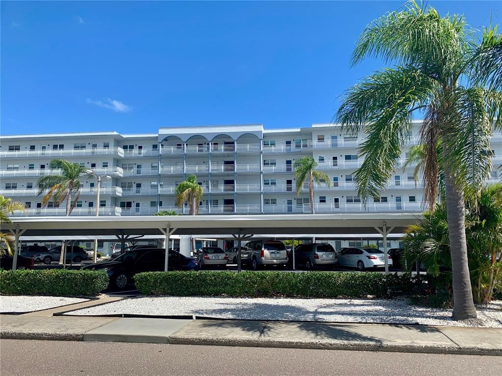 5925 SHORE BOULEVARD S UNIT 107 GULFPORT, FL 33707