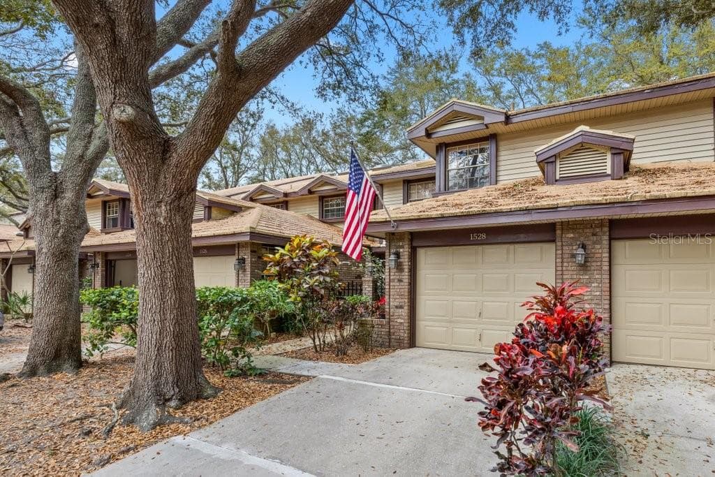 1528 MAHOGANY LANE UNIT 1528 PALM HARBOR, FL 34683