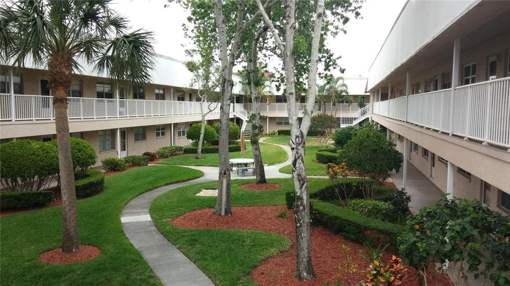 10039 62ND AVENUE N UNIT 20 ST PETERSBURG, FL 33708