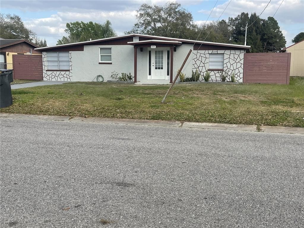 4904 S 84TH ST TAMPA, FL 33619
