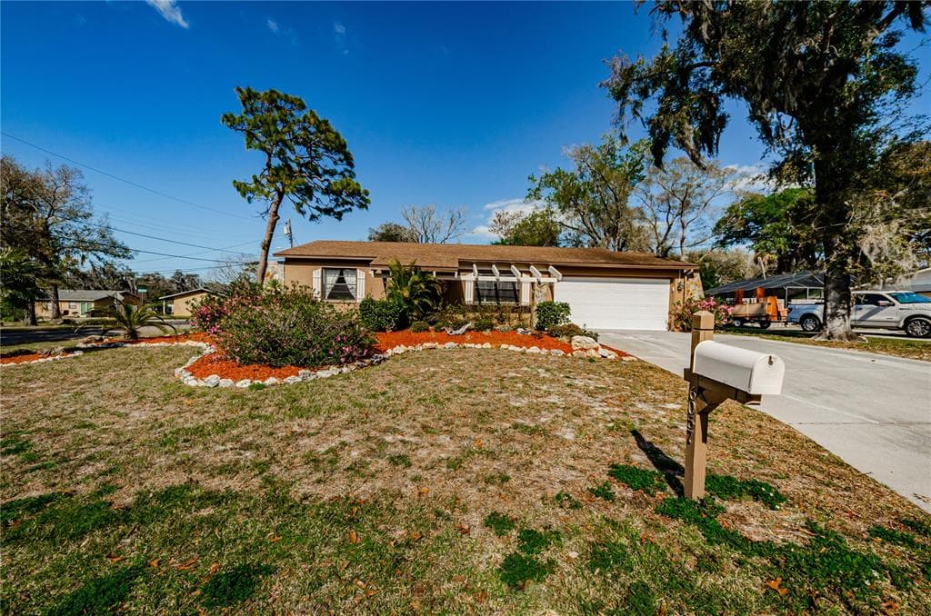 6057 OAK RIDGE AVENUE NEW PORT RICHEY, FL 34653