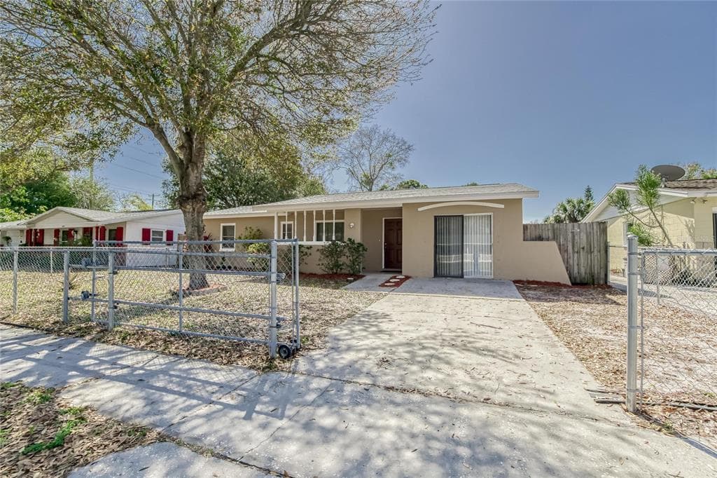 4406 W LACKLAND PL TAMPA, FL 33616
