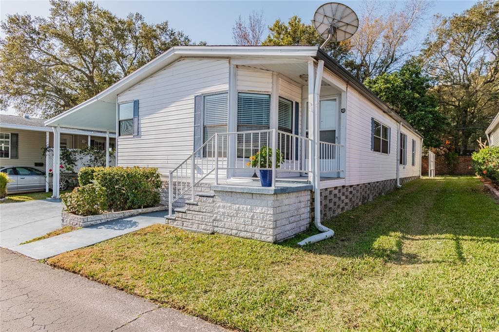585 SKY HARBOR DRIVE UNIT 422 CLEARWATER, FL 33759