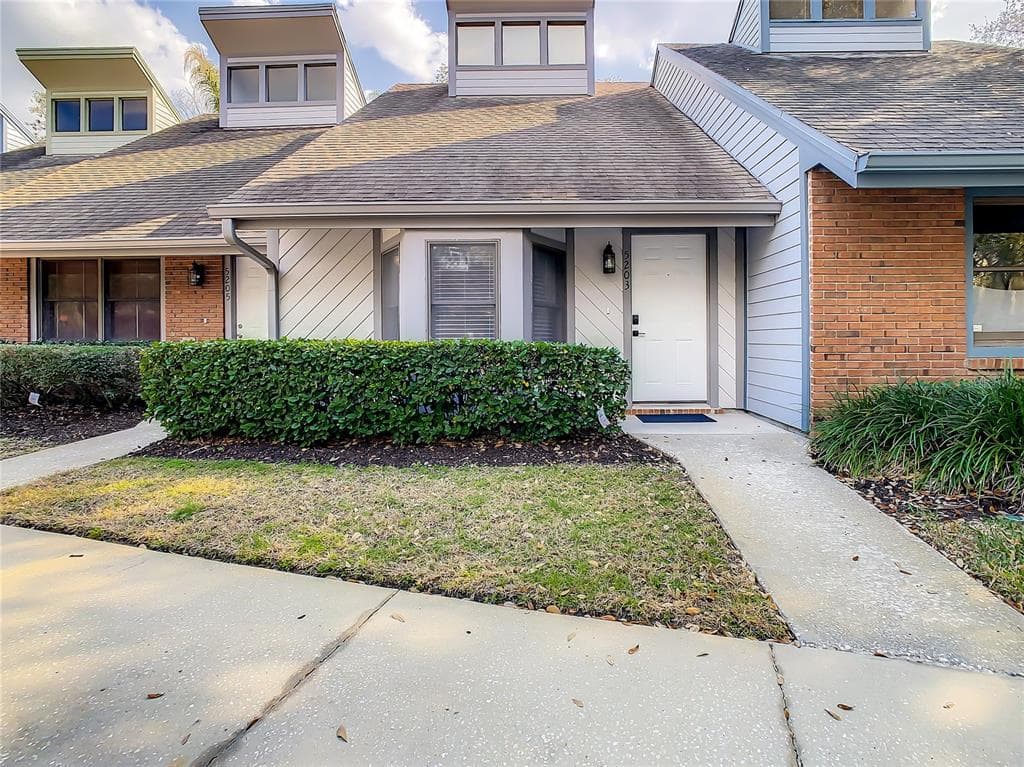 5203 OAK CHARTER COURT UNIT 5203 TEMPLE TERRACE, FL 33617