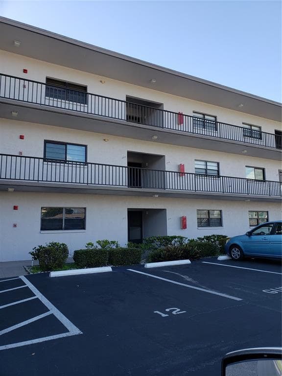 7941 58TH AVENUE N UNIT 303 ST PETERSBURG, FL 33709