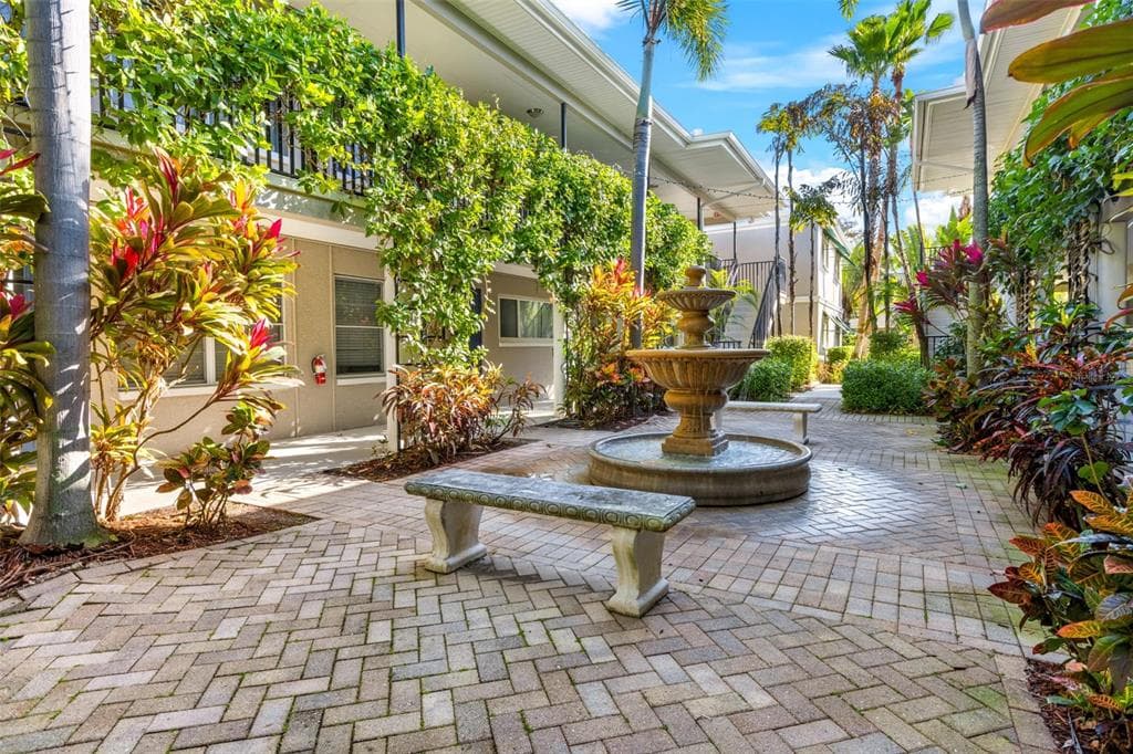212 S CHURCH AVENUE UNIT 201 TAMPA, FL 33609