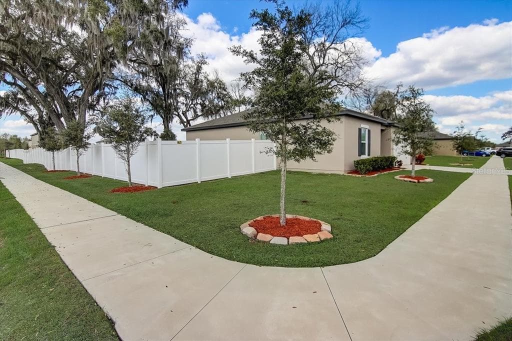 802 HIGHGATE OAKS PLACE SEFFNER, FL 33584