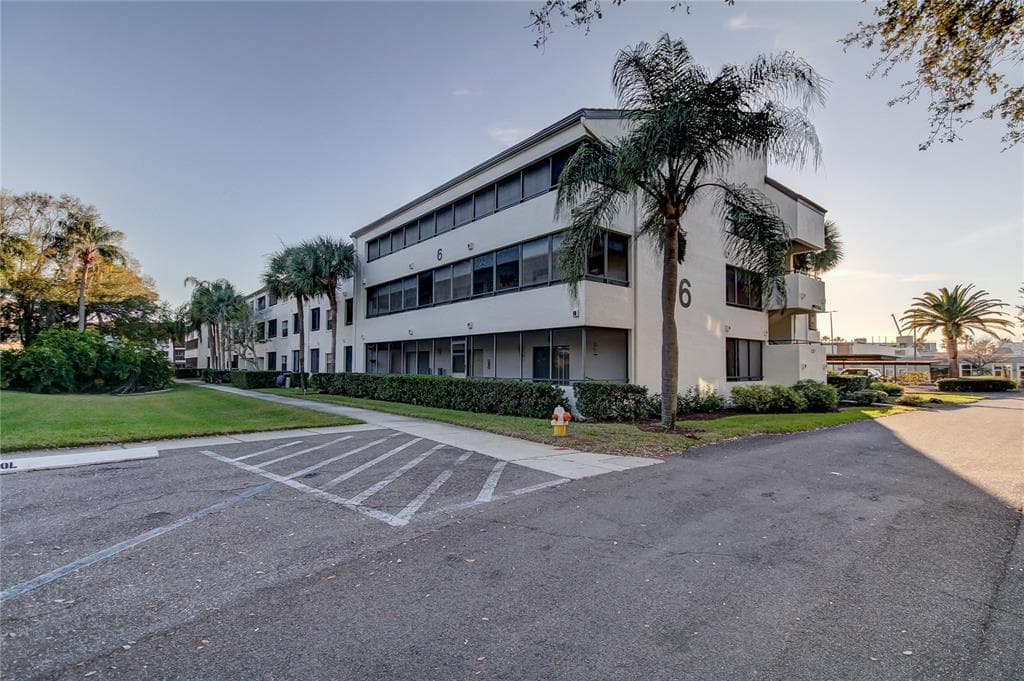 2587 COUNTRYSIDE BOULEVARD UNIT 6208 CLEARWATER, FL 33761