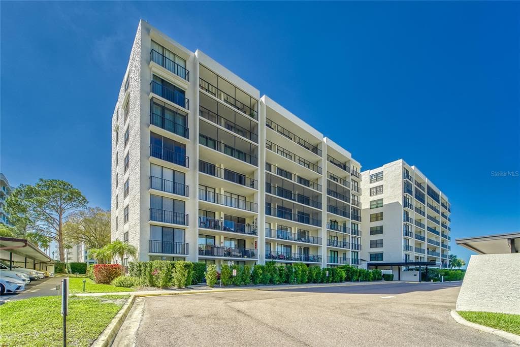 100 OAKMONT LANE UNIT 809 BELLEAIR, FL 33756