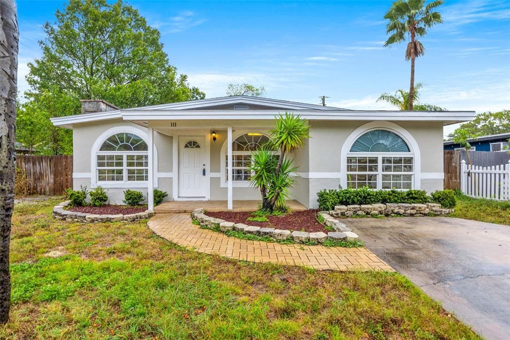 111 EMERALD LANE LARGO, FL 33771