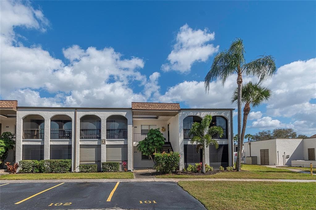 7701 STARKEY ROAD UNIT 102 SEMINOLE, FL 33777