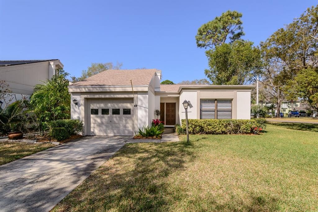 10 LISA LANE OLDSMAR, FL 34677