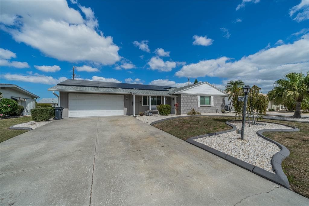 1517 BELLE GLADE AVENUE SUN CITY CENTER, FL 33573