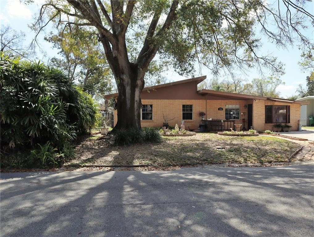 1706 W JEAN STREET