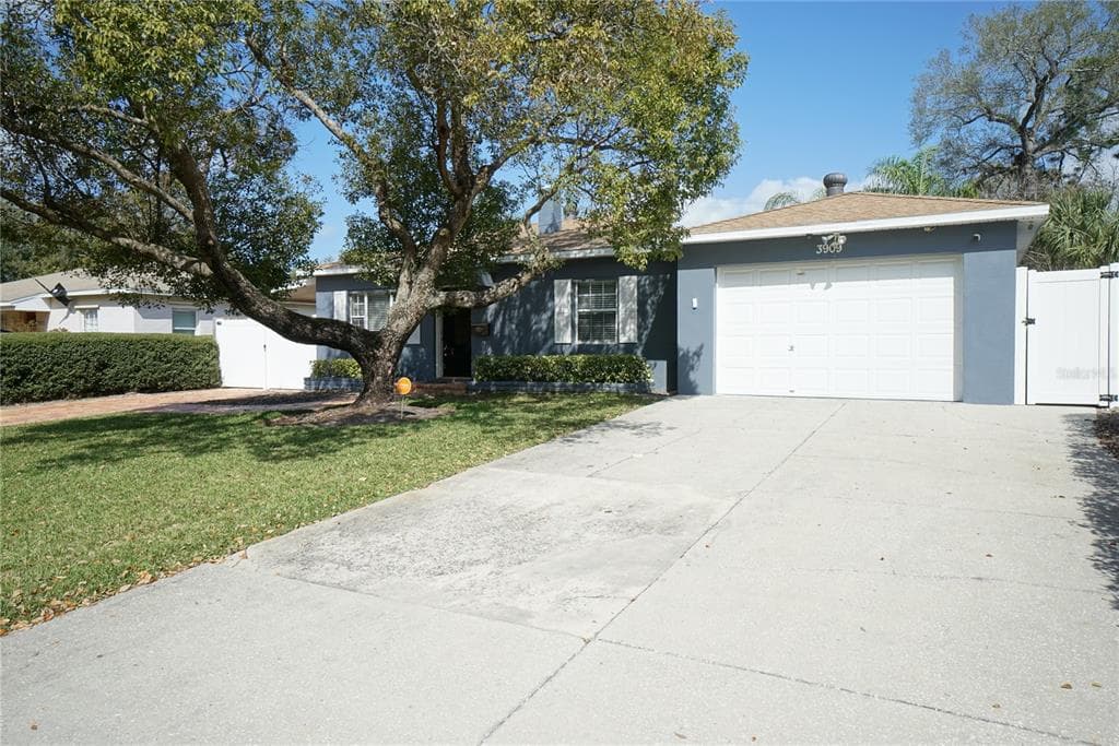 3909 W BAY VIEW AVENUE TAMPA, FL 33611