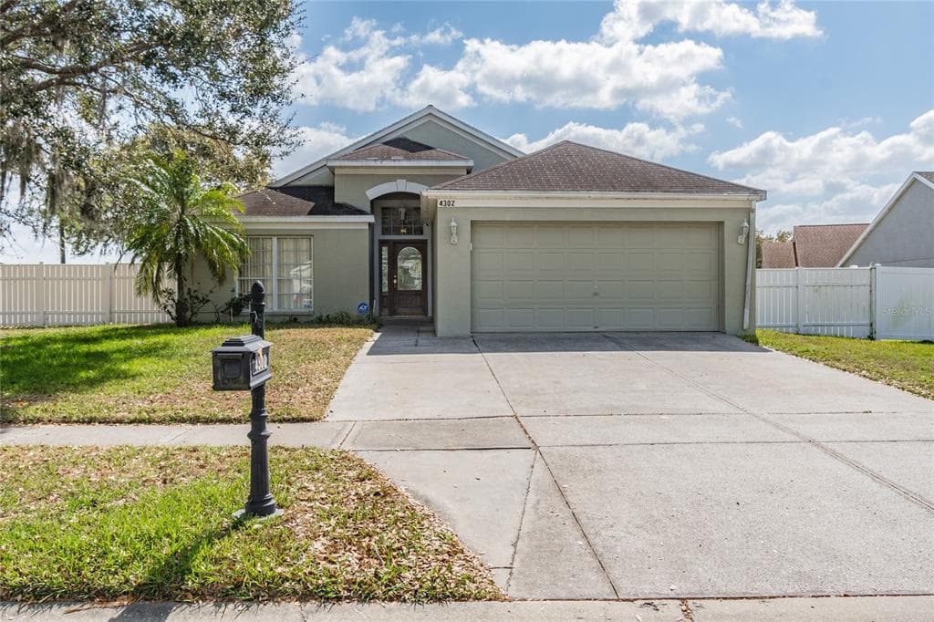 4302 GULFWINDS DRIVE LUTZ, FL 33558