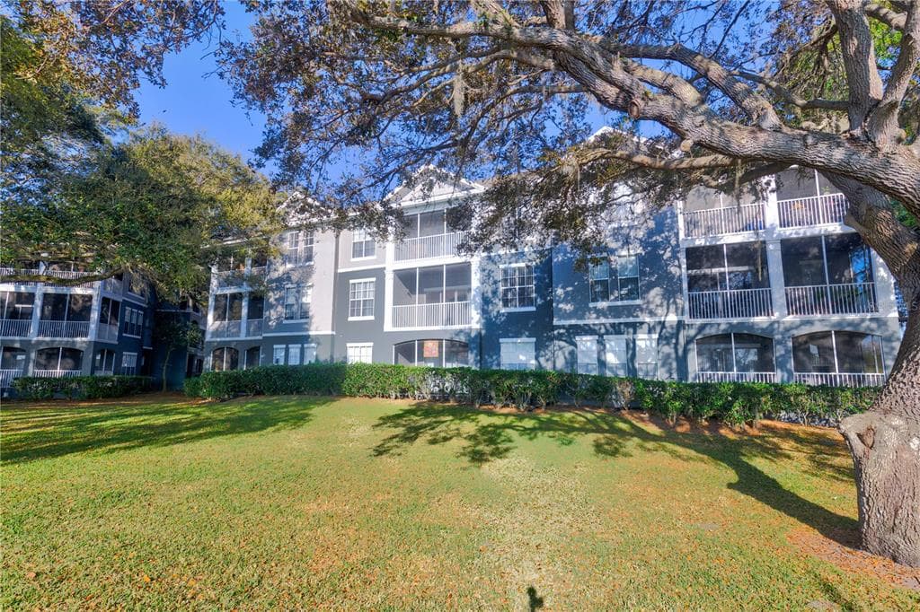 1203 HIGH HAMMOCK DRIVE UNIT 304 TAMPA, FL 33619
