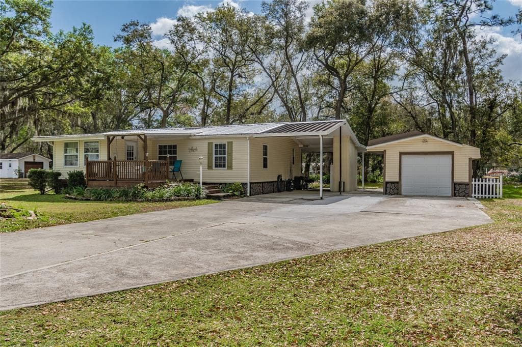 3130 CANANDAIGUA TRAIL LAKELAND, FL 33810
