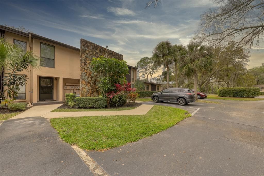 1400 TARPON WOODS BOULEVARD UNIT J6 PALM HARBOR, FL 34685