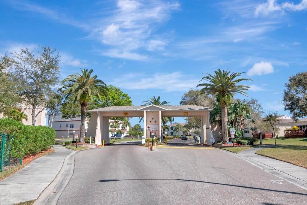 10034 64TH AVENUE N UNIT 4 ST PETERSBURG, FL 33708