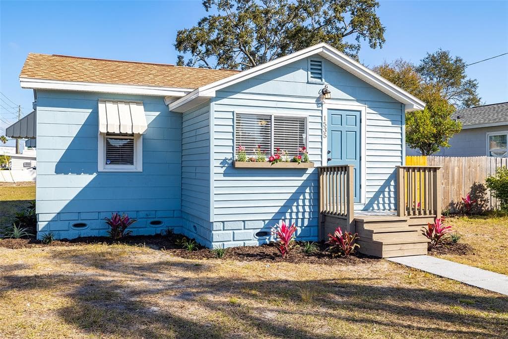 1535 27TH AVENUE N ST PETERSBURG, FL 33704