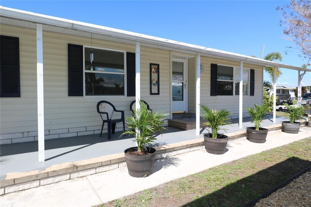 112 W SAINT JOHNS WAY APOLLO BEACH, FL 33572