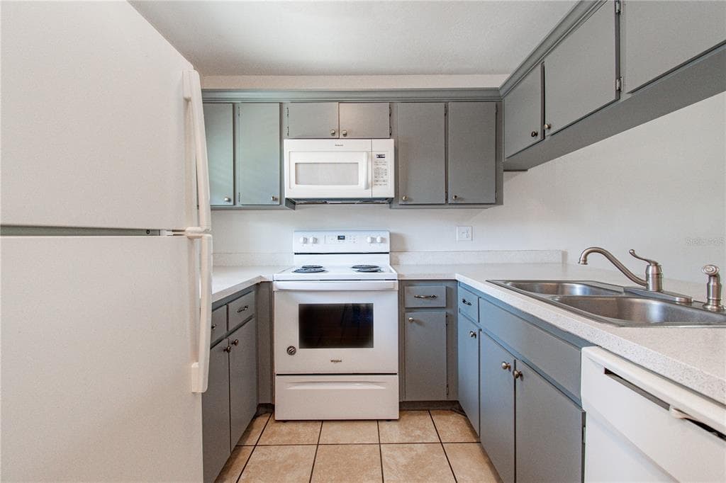 39132 COUNTY ROAD 54 UNIT 2122 ZEPHYRHILLS, FL 33542