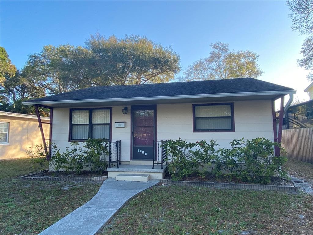 6627 LIVINGSTON AVENUE N ST PETERSBURG, FL 33702