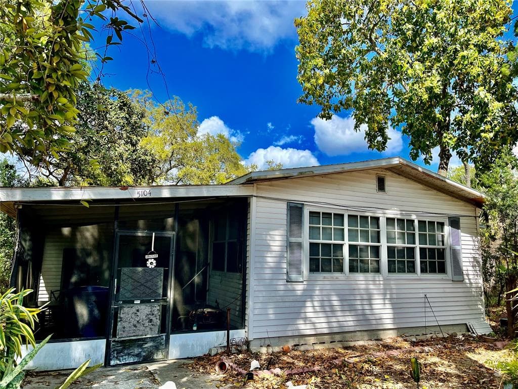 5104 E 32ND AVENUE TAMPA, FL 33619