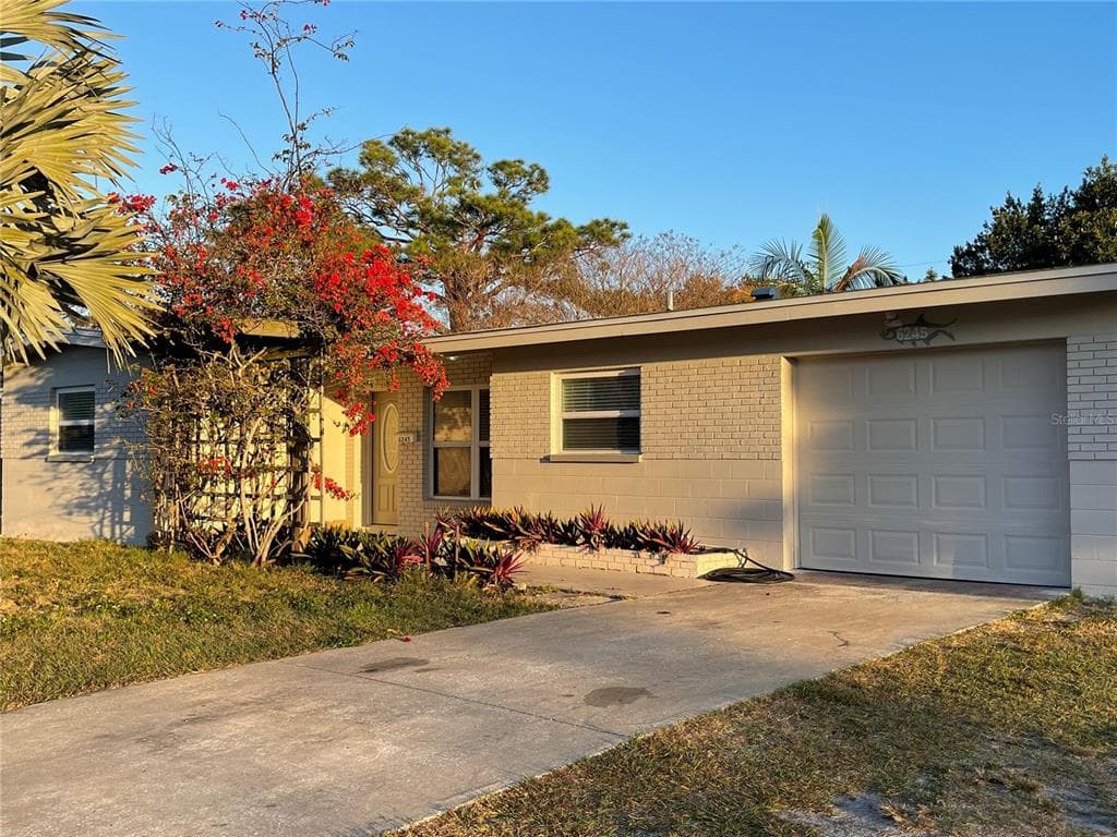 6245 39TH AVENUE N ST PETERSBURG, FL 33709