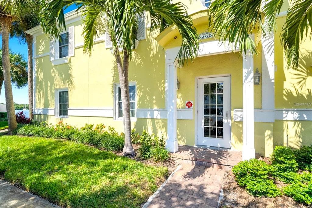 5265 BEACH DRIVE SE UNIT 5265D ST PETERSBURG, FL 33705