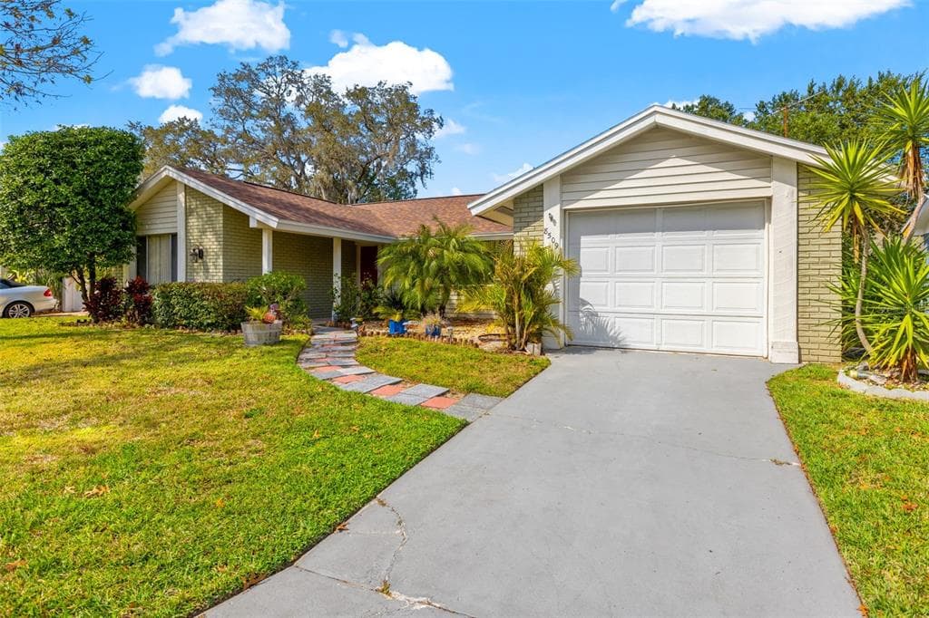 8509 ARROWHEAD DRIVE HUDSON, FL 34667