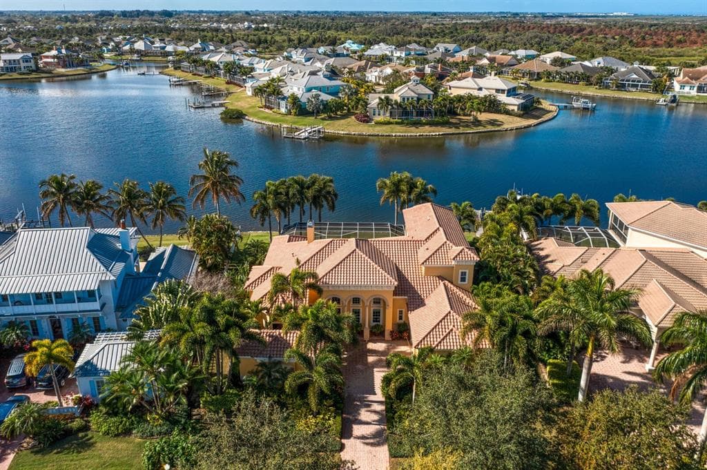 606 BALIBAY ROAD APOLLO BEACH, FL 33572
