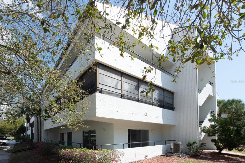 2583 COUNTRYSIDE BOULEVARD UNIT 3111 CLEARWATER, FL 33761
