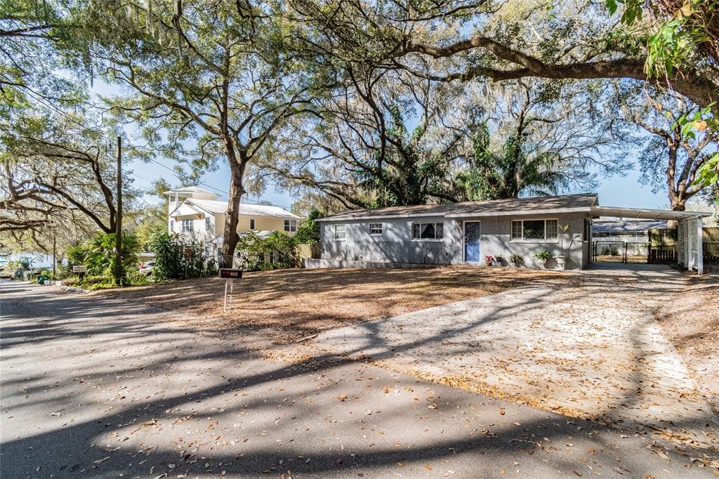 8512 N 29TH STREET TAMPA, FL 33604
