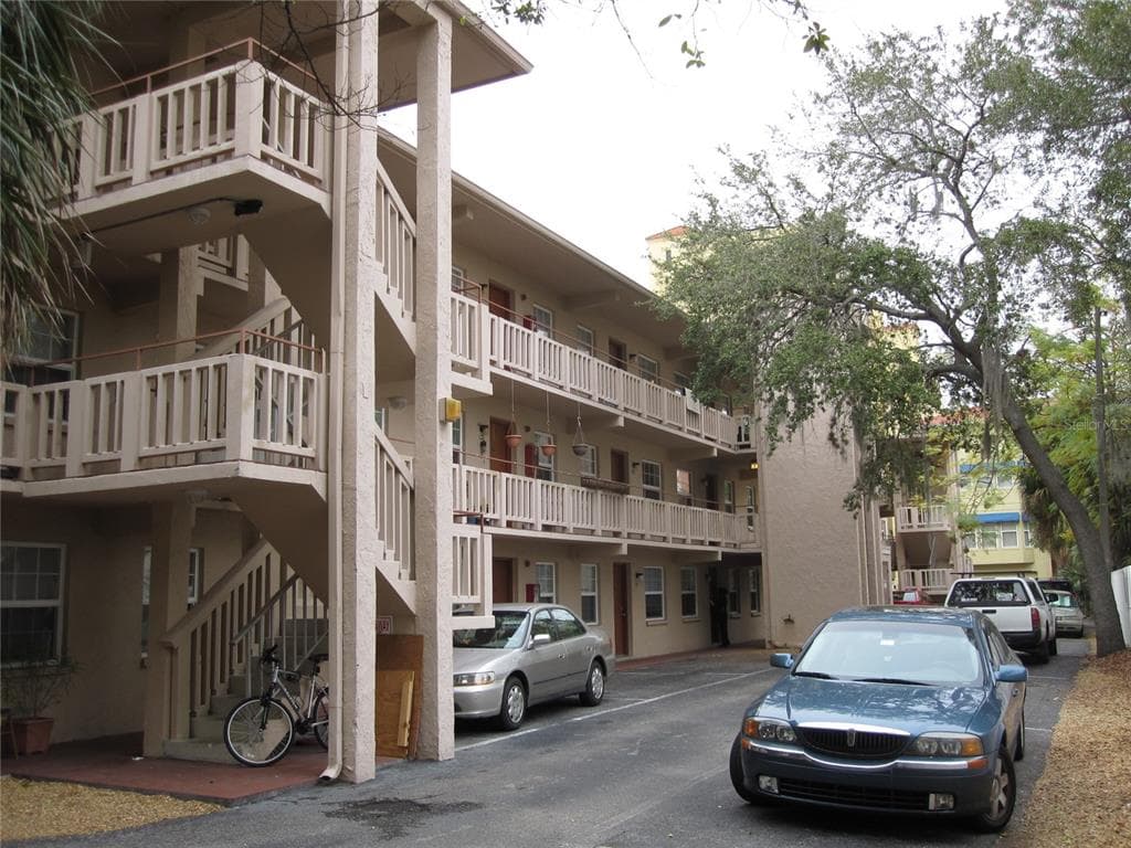 121 3RD AVENUE N UNIT 206 ST PETERSBURG, FL 33701