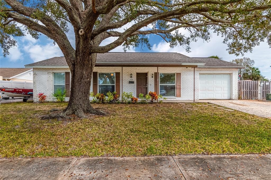 8503 WOODHURST DRIVE TAMPA, FL 33615