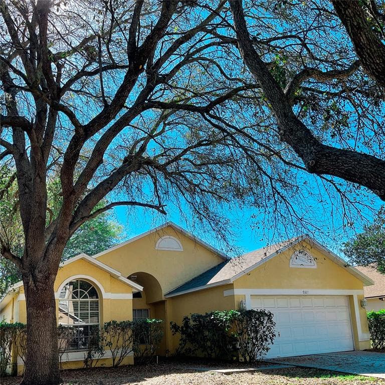 9317 HIDDEN WATER CIRCLE RIVERVIEW, FL 33578