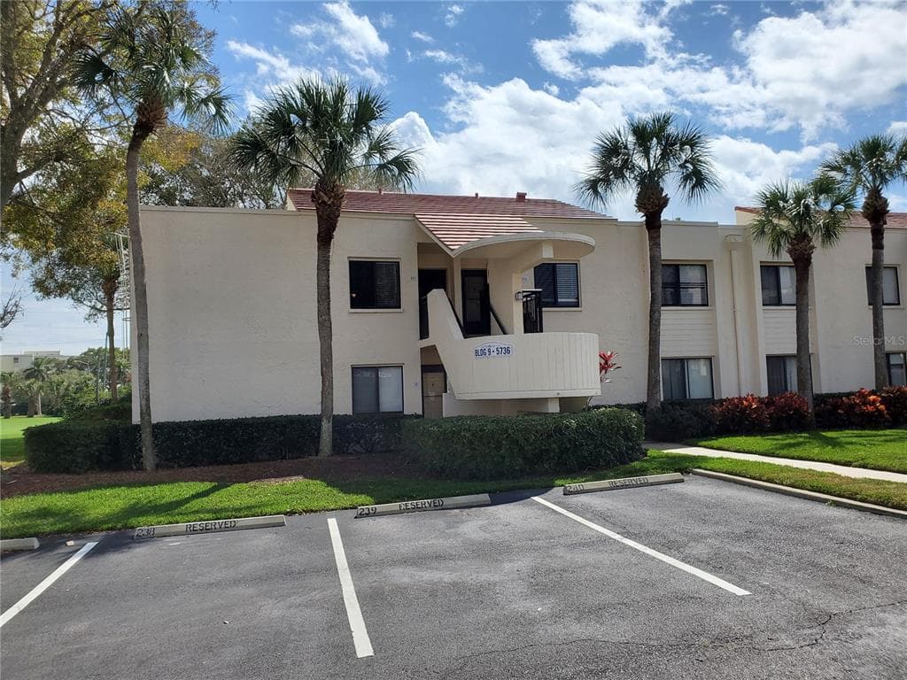 5736 LA PUERTA DEL SOL BOULEVARD UNIT 152 ST PETERSBURG, FL 33715